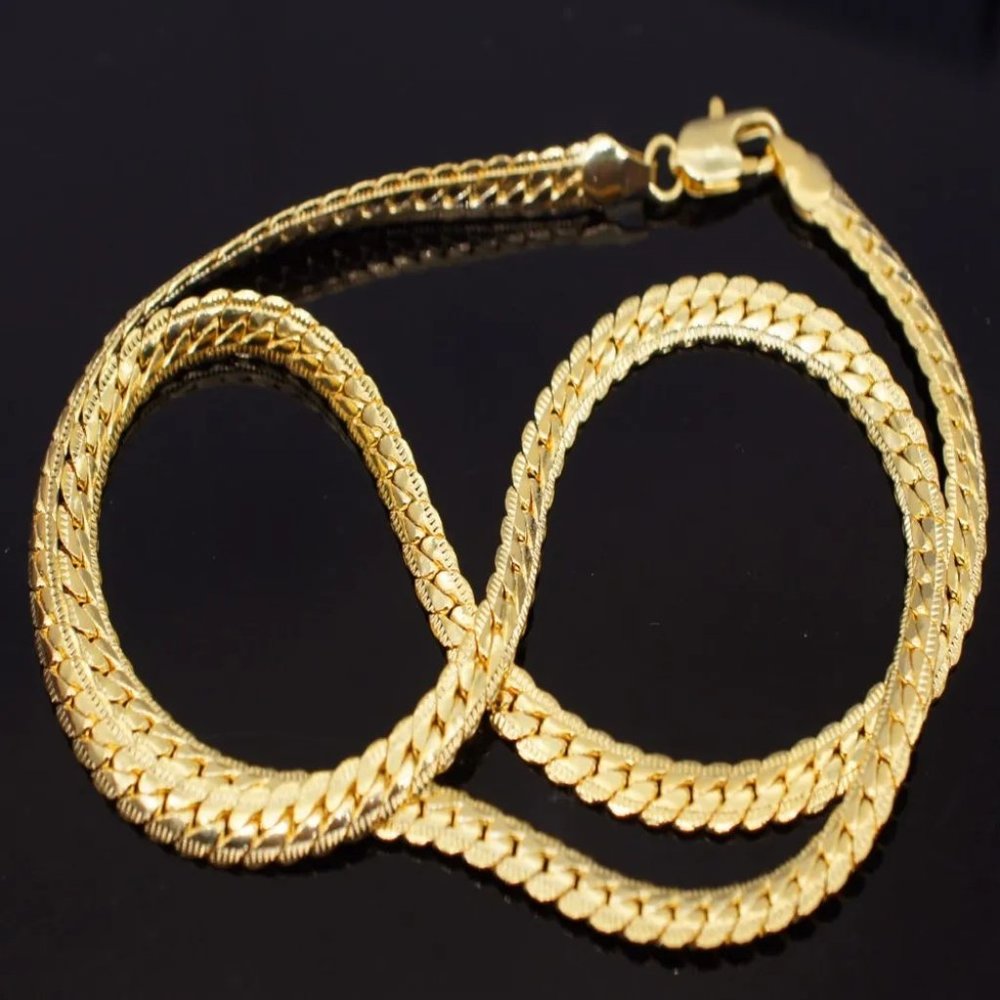 Stunning 20" Snake Bone / Sideways Necklace, 18k. Gold